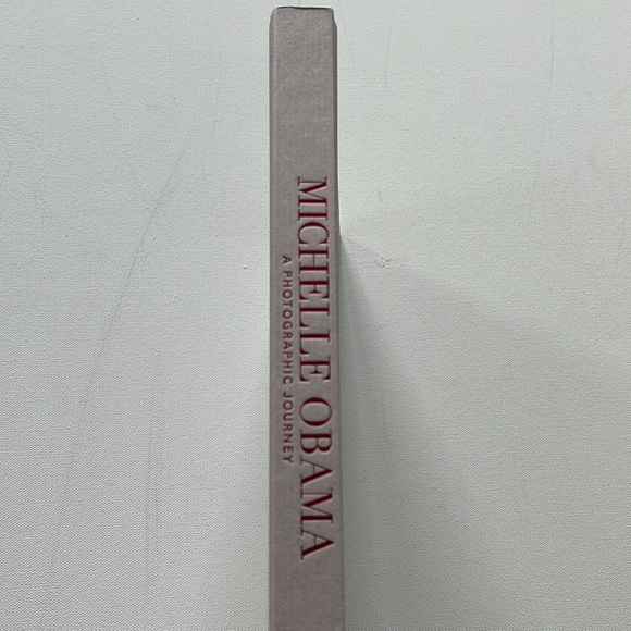 Coffee Table Book - Michelle Obama A Photographic Journey ๐ - Picture 8 of 12